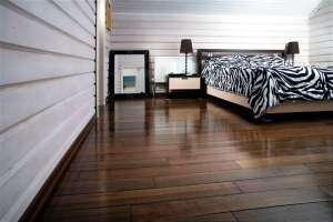 В чем достоинства массивной доски в паркет студии «Люкс» в Махачкале?